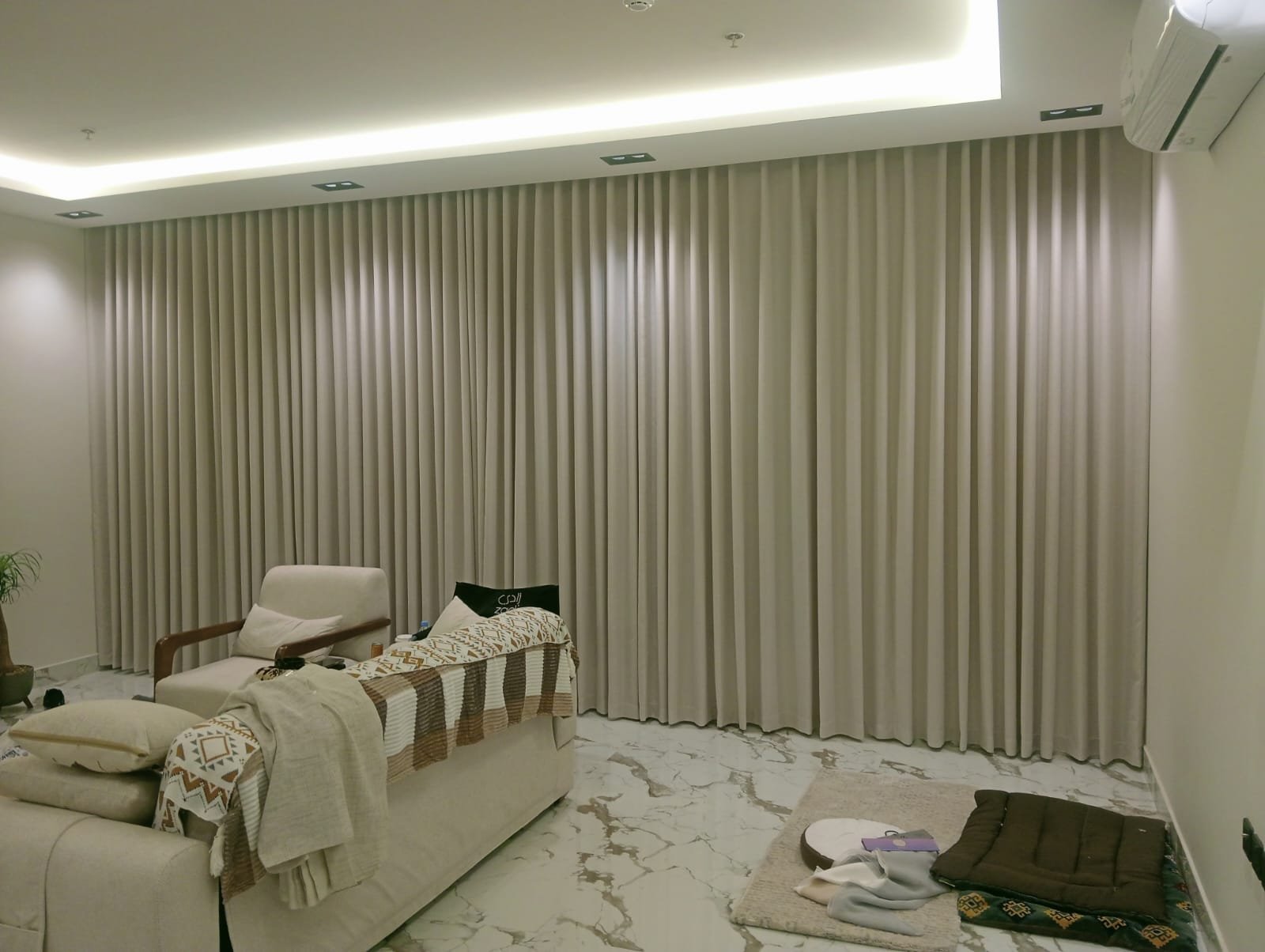 تصميم وتنفيذ ستائر حسب الطلب في الرياض